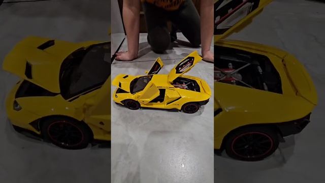 модель Lamborghini с имитацией выхлопа
