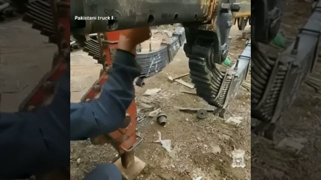 Ремонт ходовой грузовика в Пакистане