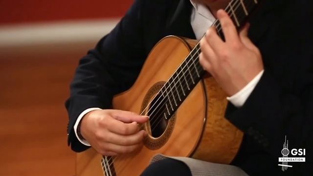 классическая гитара.