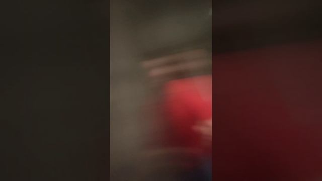 Брат смотрит телевизор