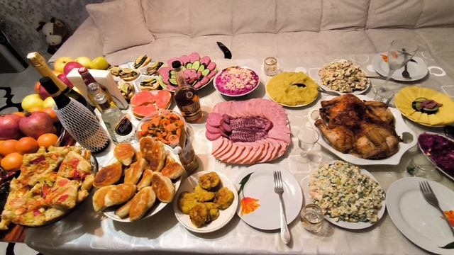 С наступающим новым годом и с наступившим новым годом.