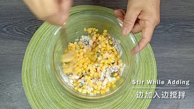 粟米饼这样炸，又香又脆，配上酸甜辣蘸酱，真教人停不了口  |  Easy Corn Fritter Recipe  |  Quick & Easy