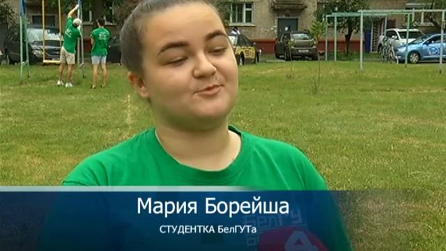 Общественные организации и коммунальные службы вместе наводят порядок во дворах.