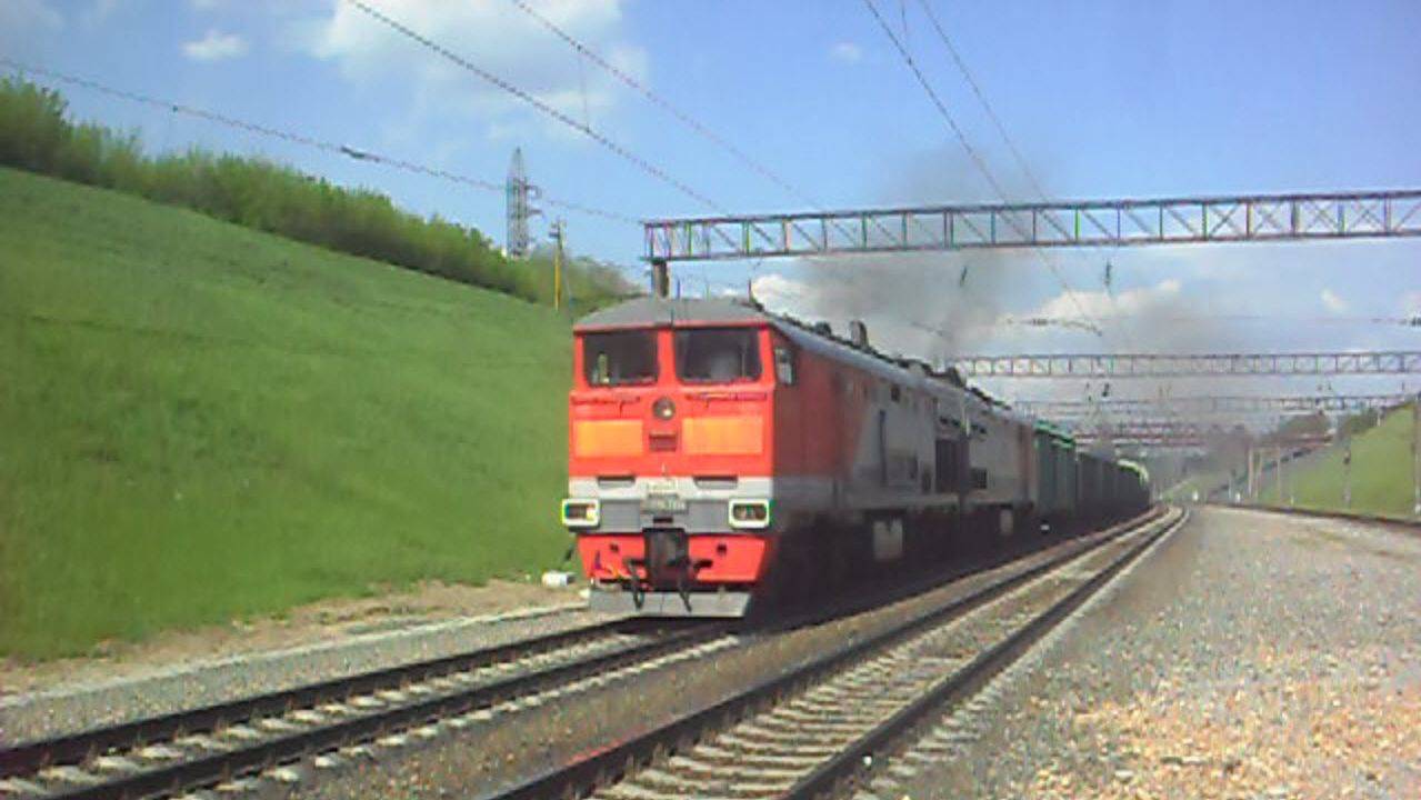 Тепловоз 2ТЭ10М-2809. Карабкается на подъём. Звук 10Д100.