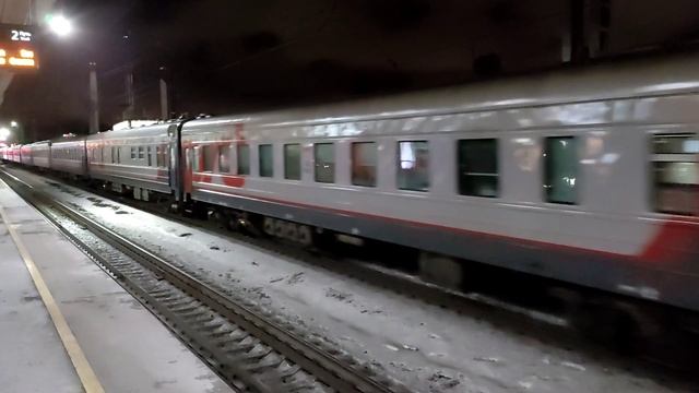 Электровоз ЭП2К-387 (ТЧЭ-6) со скорым поездом №135А Санкт-Петербург - Махачкала.