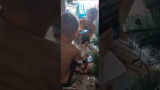 распаковка подарков 🎁
от деда мороза и от бабушки