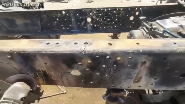Ремонт рамы грузовика в Пакистане