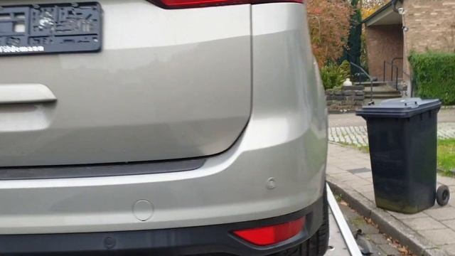 Отправили Ford Grand C-Max COOL & CONNECT в Латвию.