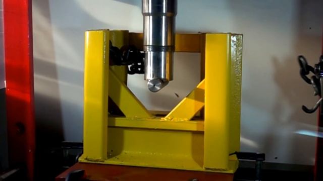 100 ton HYDRAULIC PRESS vs ANCHOR CHAIN