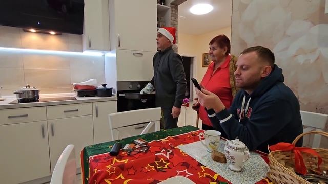 Приехали К Родителям На Новый Год ! Мама Накрыла Стол !