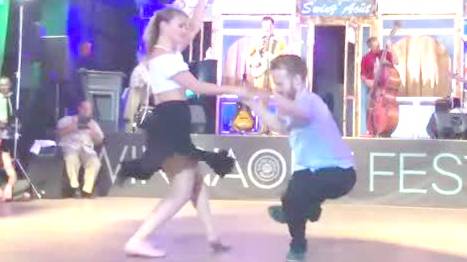 BOOGIE WOOGIE Dance Improv by Sondre & Tanya. Танцы