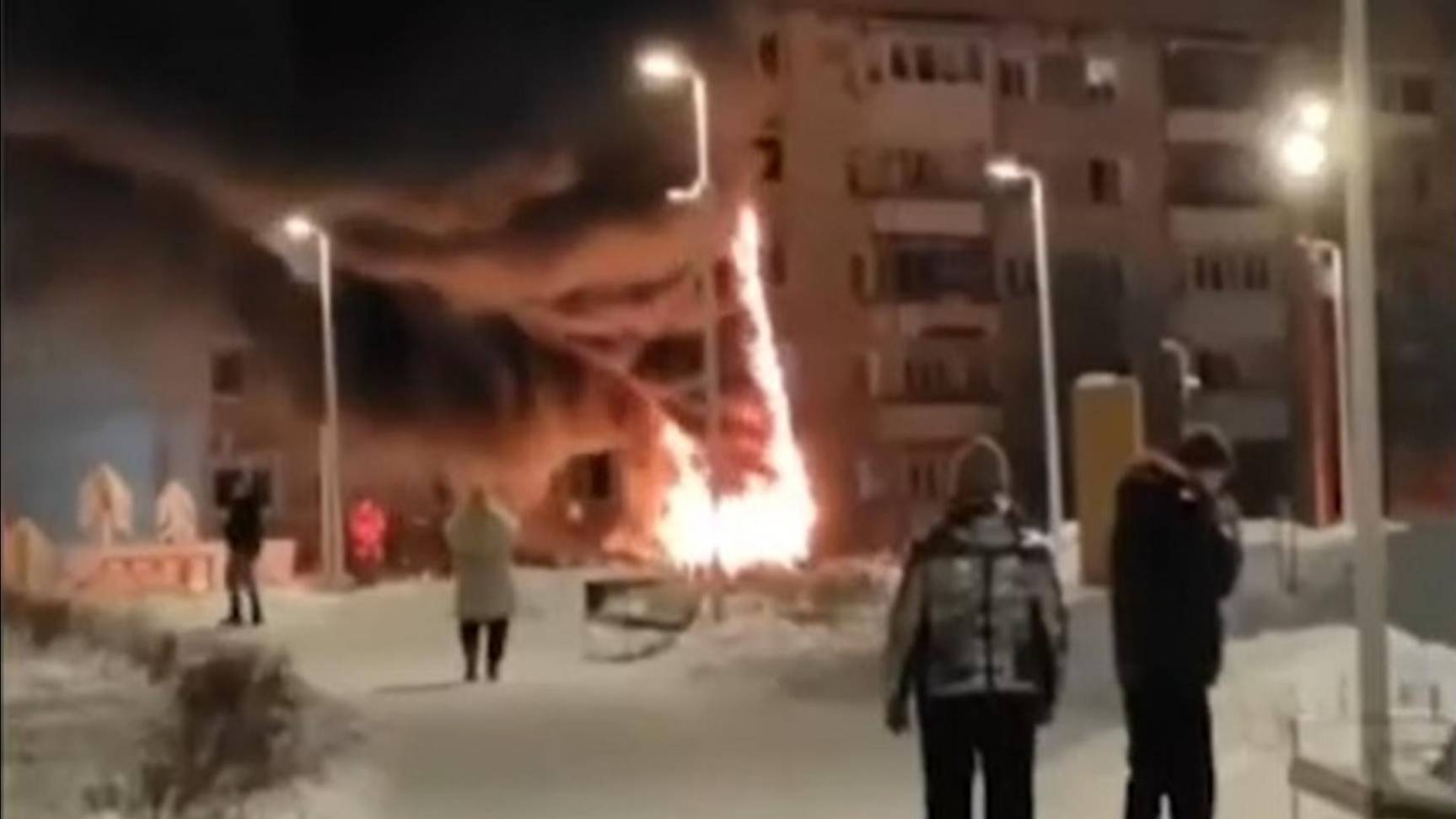 На Урале во время празднования Нового года подожгли еще одну елку