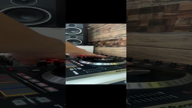 Scratch dj test от dj nikkhar ))) Numark ns 7 ii