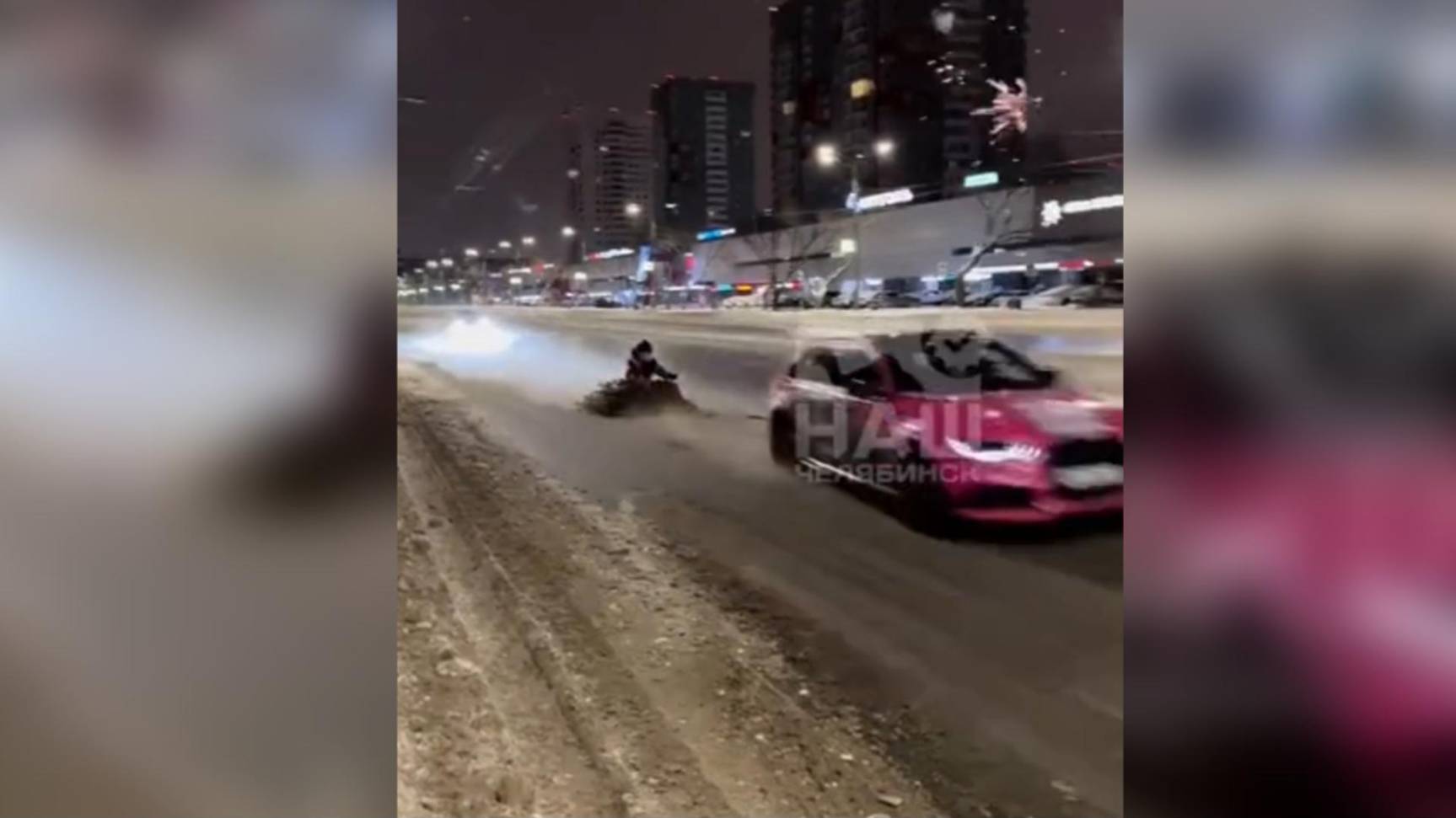 Дед Мороз верхом на елке прокатился по центру Челябинска и попал на видео