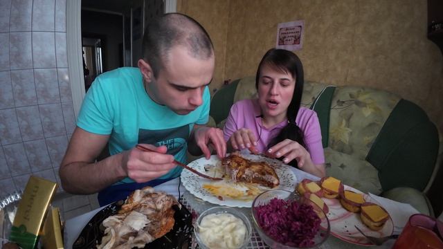 МУКБАНГ НАРЕЗКИ ЛУЧШЕЕ - ЦЫПЛЕНОК ТАБАКА / БУТЕРБРОДЫ / ЯИЧНИЦА / САЛАТ MUKBANG 28. 12. 2024