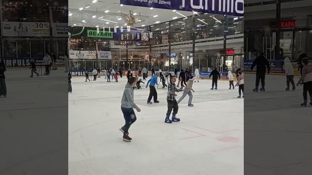 Новогоднее настроение на катке Тринити в Гродно./Беларусь / новости Гродно / интересные места /