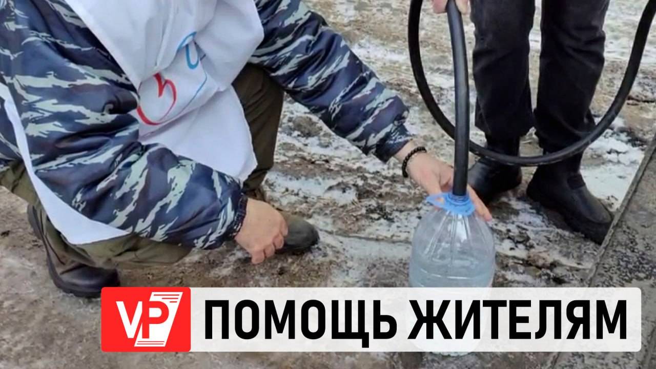 В ЛИКВИДАЦИИ ПОСЛЕДСТВИЙ ПОРЫВЫ НА ВОДОВОДЕ В КОТОВО АКТИВНО ПРИНИМАЮТ УЧАСТИЕ ВОЛОНТЕРЫ