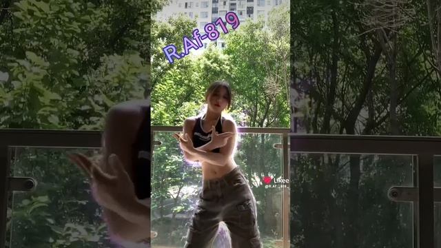 😏В зеленом лесу#жила#девочка#танцевала#втоп