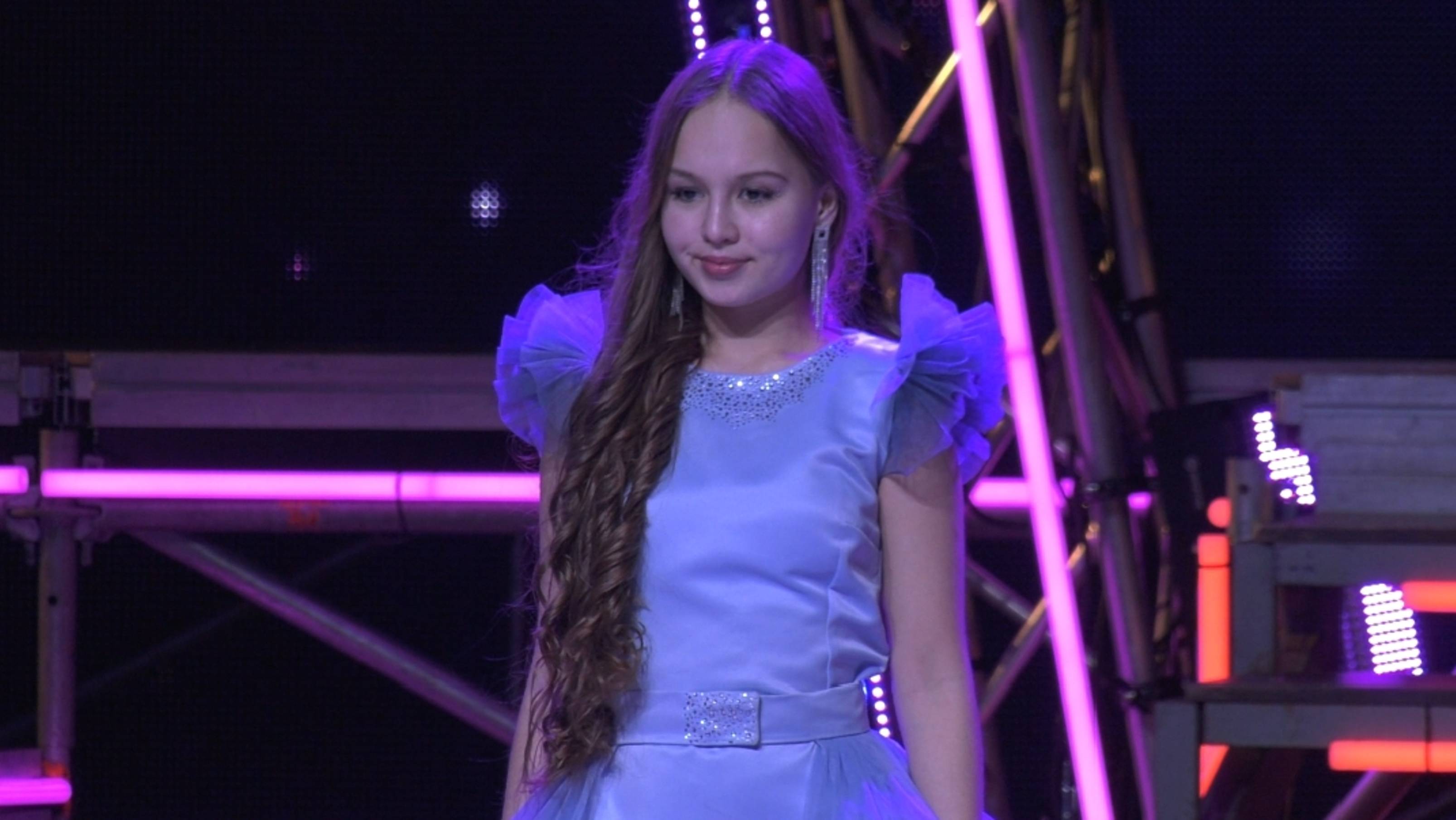 Камилла исполнила песню Рәхимле булыгыз до слёз 🙏🥺😌 на телеканале Туган тел