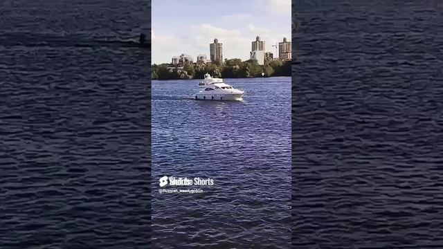 Северный речной вокзал, яхта на Москва-реке.mp4