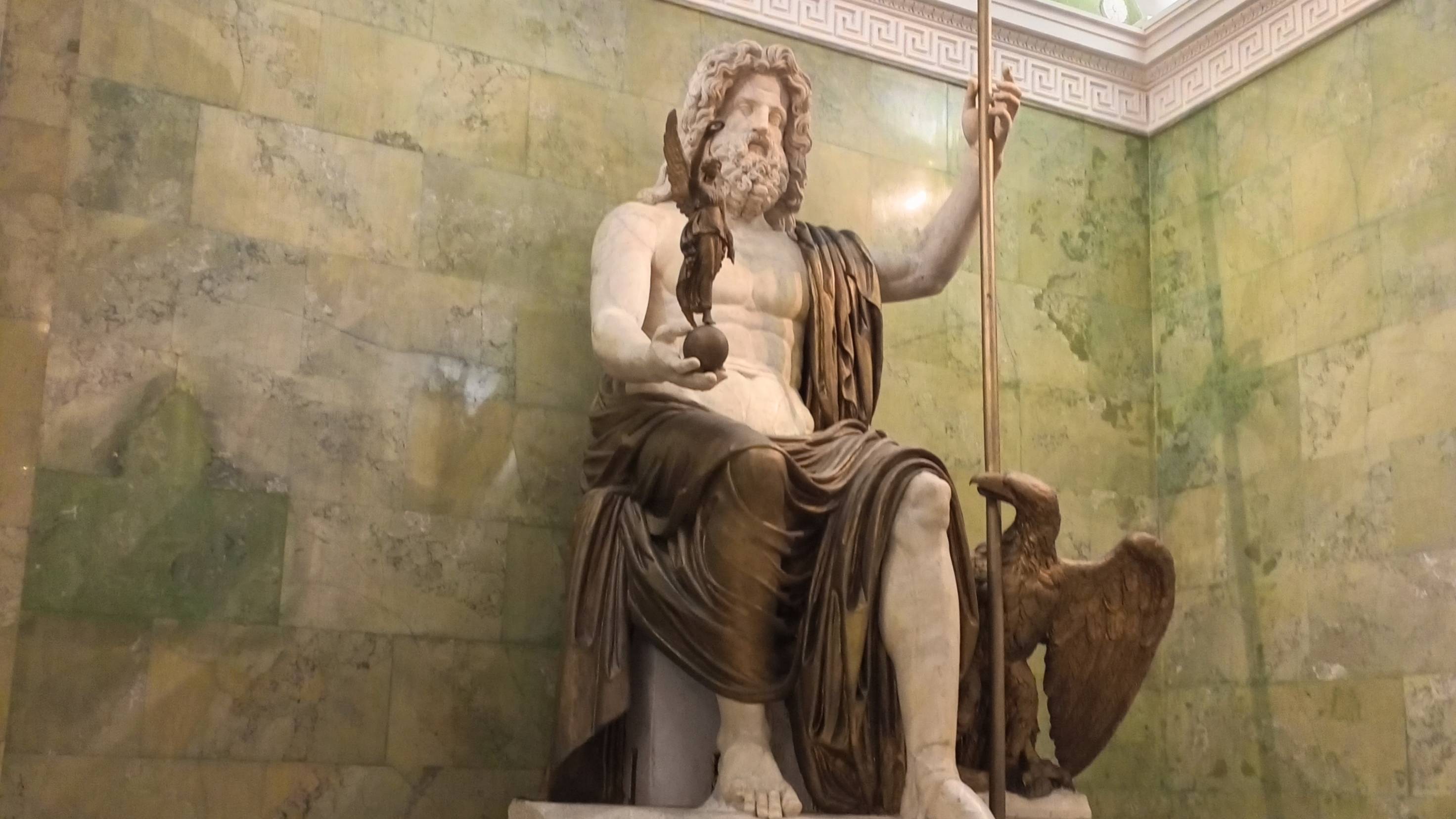 Античные скульптуры в Эрмитаже