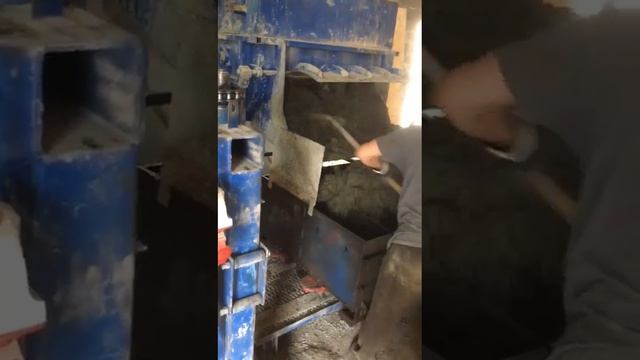 Линия по производству арболитовых блоков. Часть 2.  Выгрузка смесителя