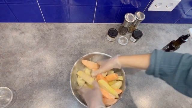 ЗАПЕЧЕННАЯ КУРИЦА С ОВОЩАМИ