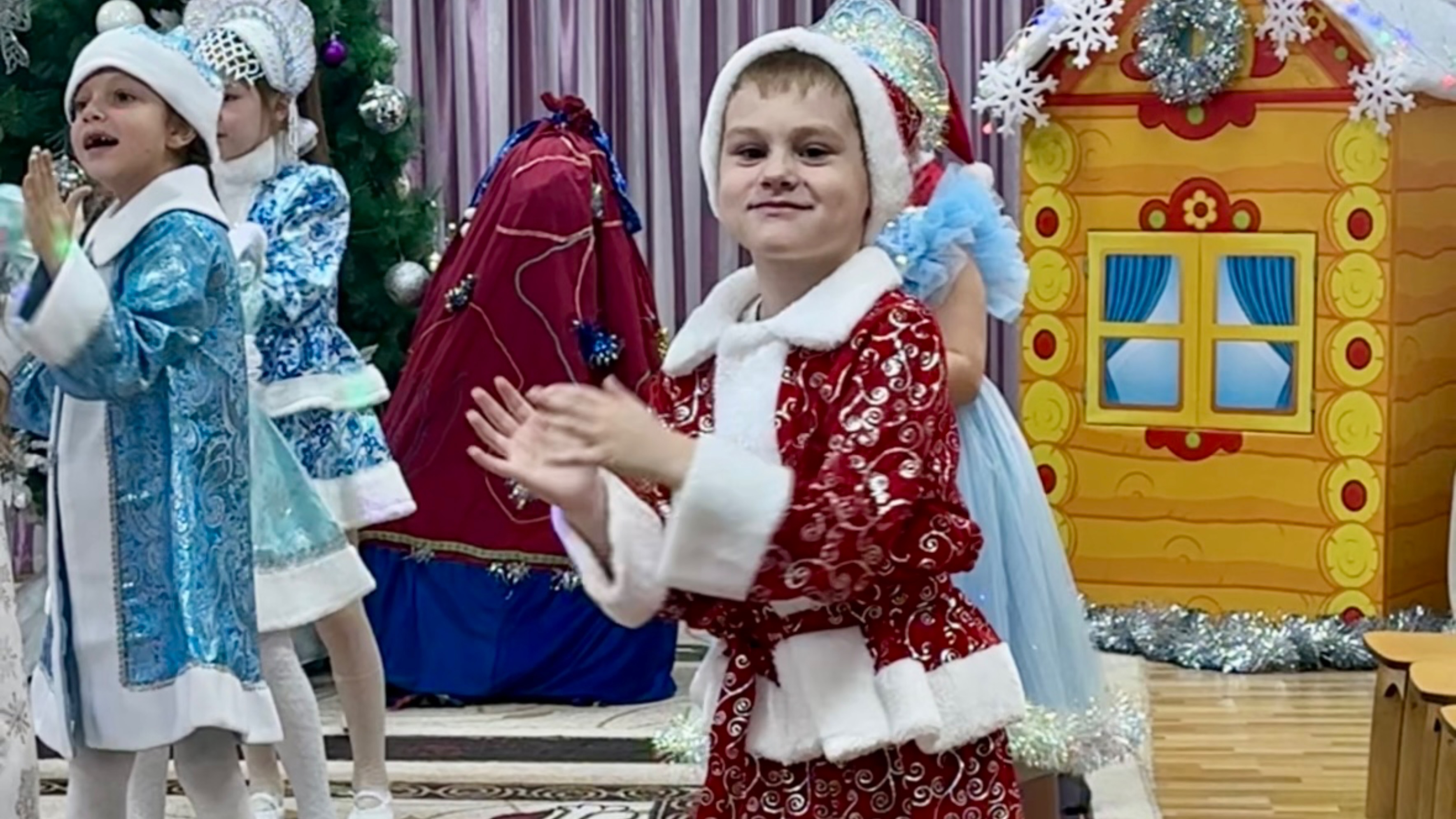 Новогодний танец🤩🎉