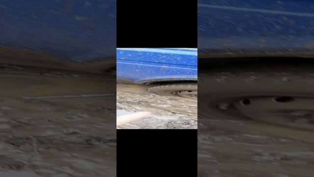 сели на двигатель и дно)))