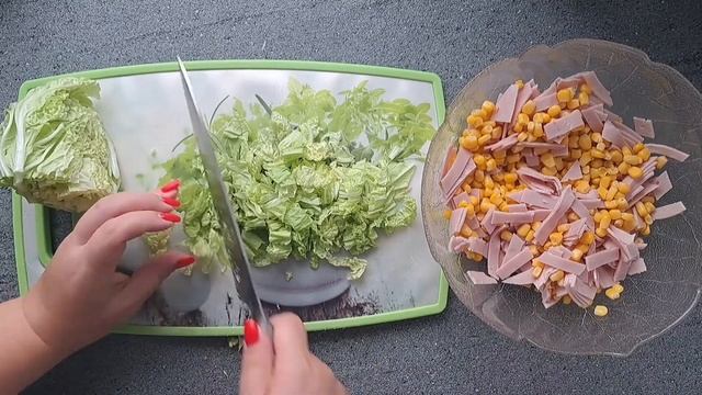 САЛАТ НА КАЖДЫЙ ДЕНЬ БЕЗ ВАРКИ  с ветчиной и сухариками