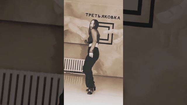I don't wanna talk, I'm dancing, dancing🔥