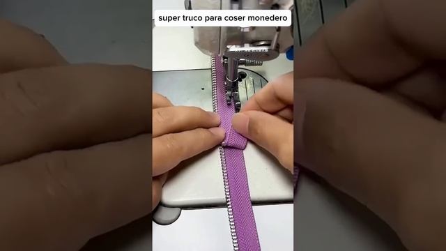 The handbag is made of zipper 💰🧷