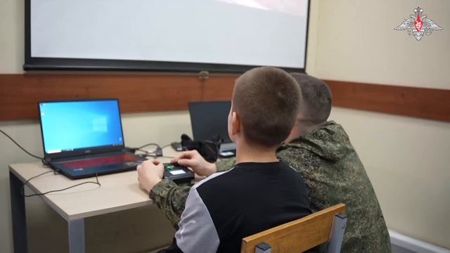 Военнослужащие ЛенВО исполнили новогоднее желание девятилетнего Кирилла