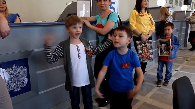 Флешмоб ＂Катюша＂ [8gMmdZvdxQo]