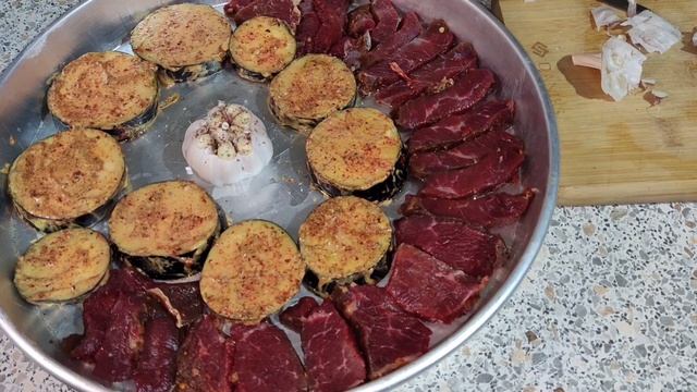 Садж с телятиной и овощами в духовке.