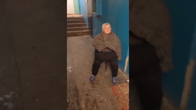 Я сразу две банки сьем!!!!Она очень любит сметанку!!!!!!!!!