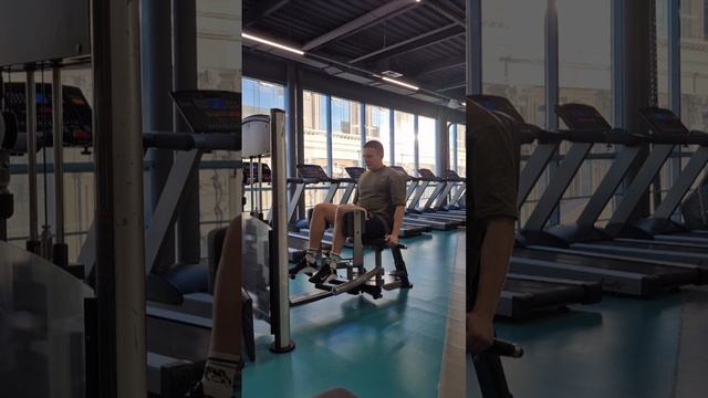 разведение бедер в тренажере .mp4