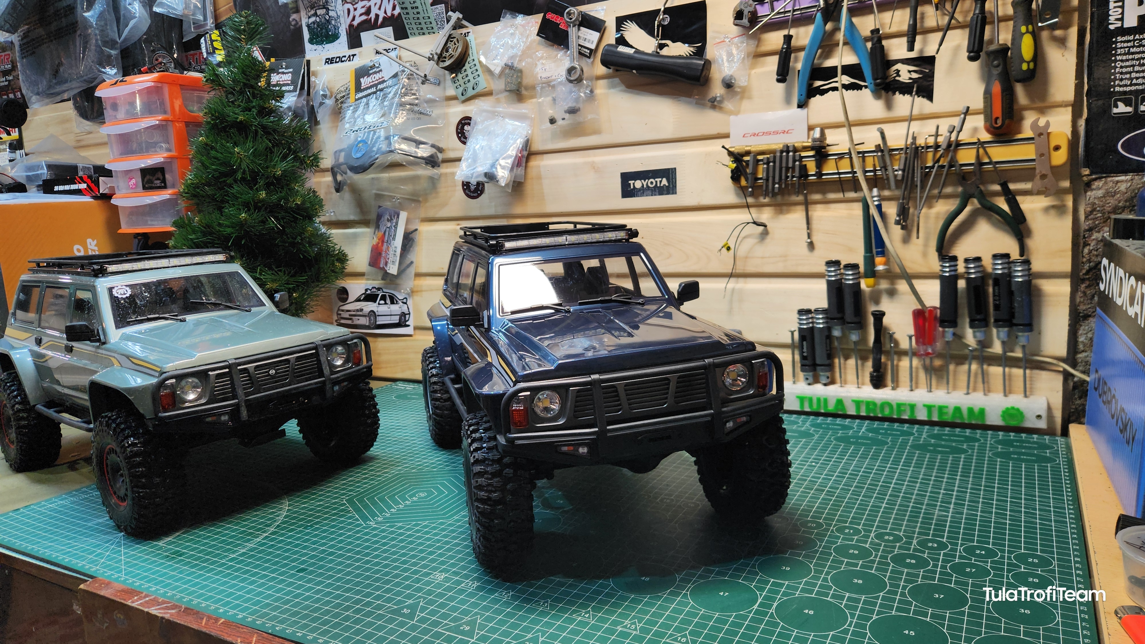 yikong yk4107 Nissan Patrol Y60 новый цвет. темно синий dark blue