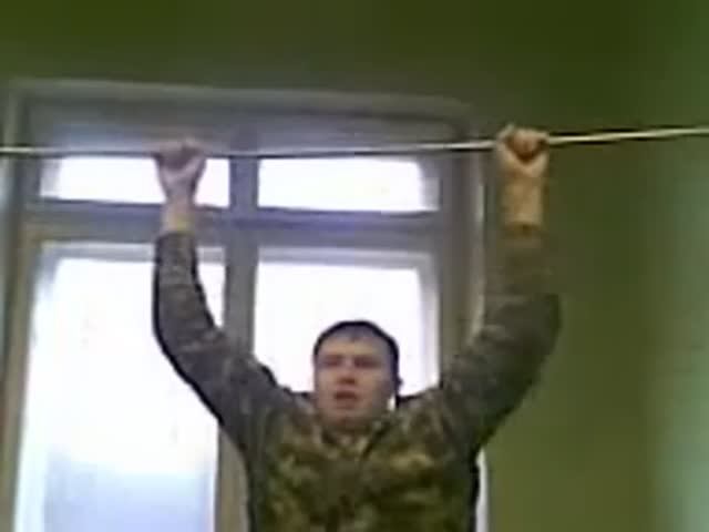 Турник в армии (подтягивание)
