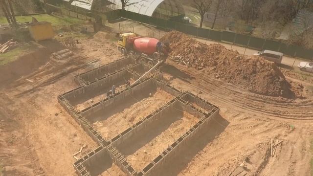 08 Начиная с котлована сваи опалубка вязка арматуры заливка бетона заливка плиты - Дома под ключ №2