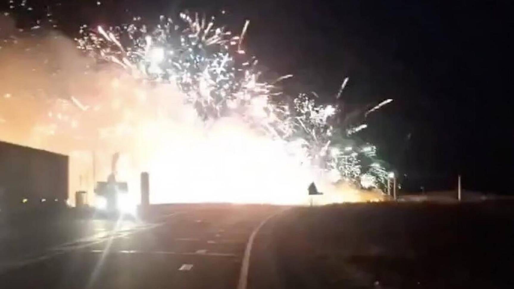 Пиротехника взорвалась прямо в багажнике автомобиля в Петербурге