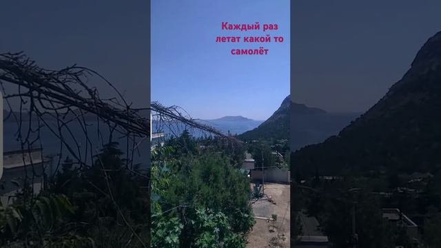 Истребитель летает каждый день ( слышны только звуки)