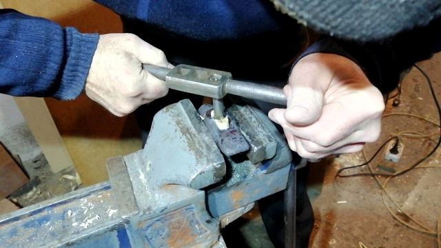 Надежное крепление рукоятки молотка