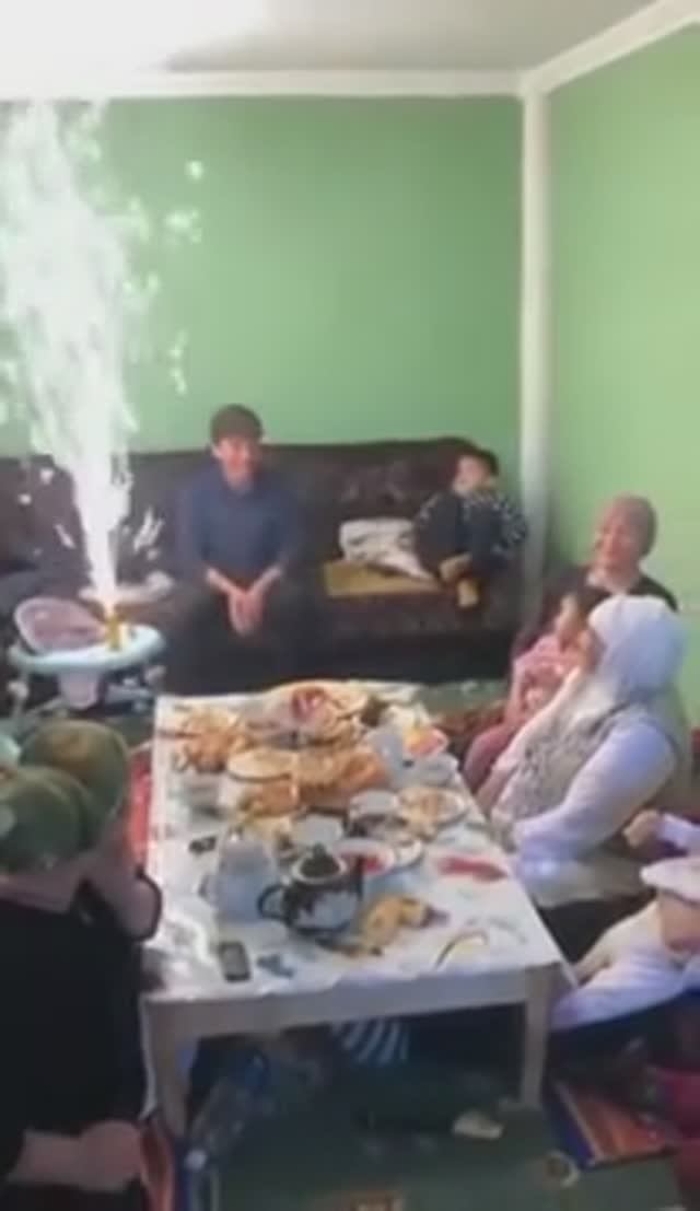 Салют в комнате