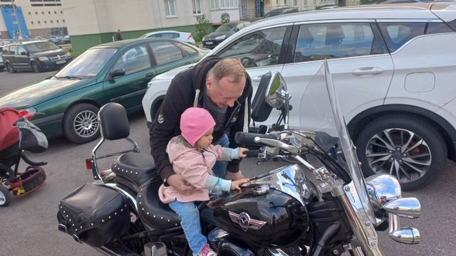 песня Саша и Кристина от Baba Yaga