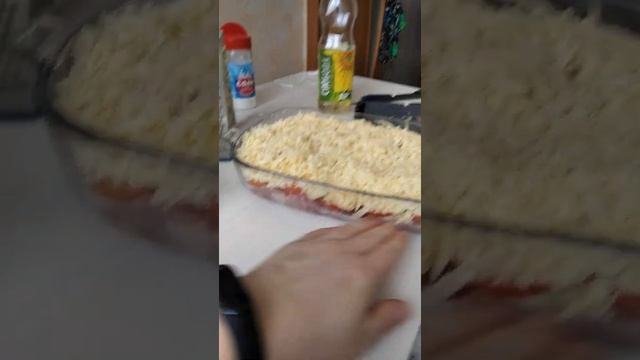 Быстрый рецепт на 8 марта подарок женщине - мясо по французски #Shorts