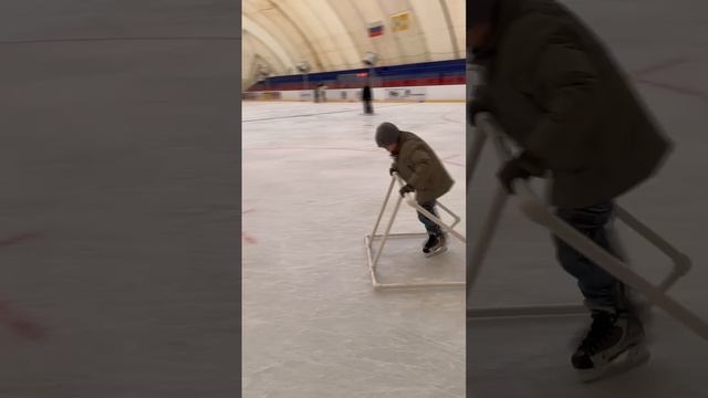 ледовый каток в городе Михайловск