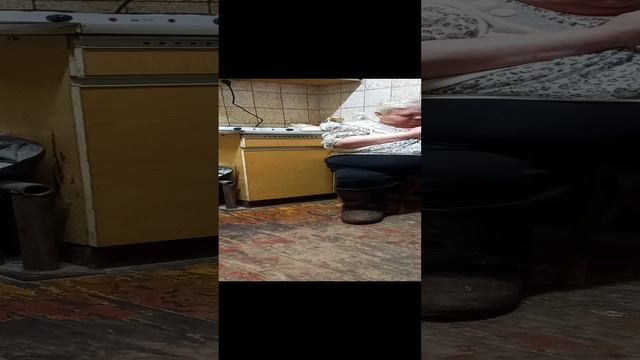 В общагу к Ларисе , с НОВЫМ ГОДОМ!!!!С курицей и с картошкой!!!