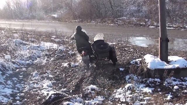 Преодоление насыпи на мотоцикле Урал