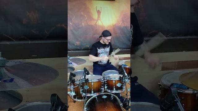 Хорошее начало нового года! И хороший кавер!🥳🥁🤘